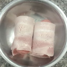 ไส้กรอกพันเบคอน