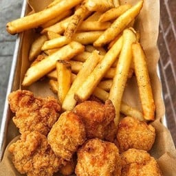 [อร่อยซ่ากับโค้ก] รวมของทอด ( เฟรนช์ฟราย+ไก่ป๊อป) +  โค้ก ออริจินัล (กระป๋อง) 