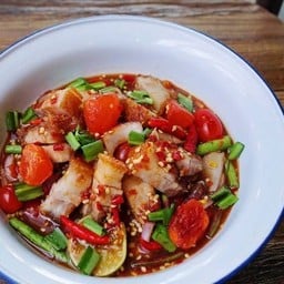 ยำนัวหมูกรอบ