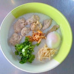 โจ๊ก35.-ปาท่องโก๋3.-น้ำเต้าหู้10.-ต้มเลือดหมู42.-ต้มจืดเต้าหู้ไข่42.-ข้าวต้ม39.-ก๋วยจั๊บญวนตลาดสหกรณ์3