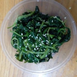 ผักโขมผัดน้ำมันงา