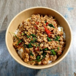 ข้าวกะเพราหมูสับไข่ดาว