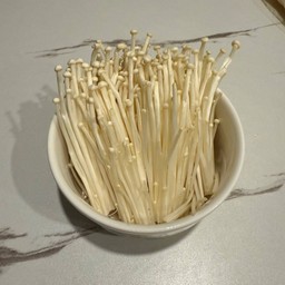 เห็ดเข็มทอง Enoki mushrooms