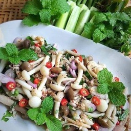 ยำเห็ดหมูสับ
