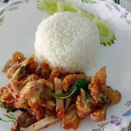 ข้าวกะเพราไก่กรอบ
