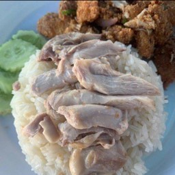 ข้าวมันไก่ต้ม+ยำแซ่บ