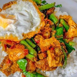 ผัดพริกแกงหมูหมัก