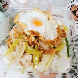 ผัดพริกหยวกราดข้าว