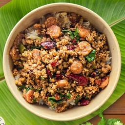 กระเพราแหนมคั่วพริกแห้ง