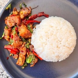 ข้าวกะเพรา หมูกรอบ