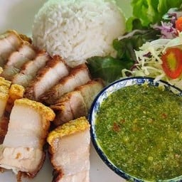 Belly Crispy MheePanda ครัวหมูกรอบหมีแพนด้า