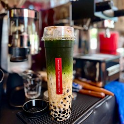 ชาเขียว นมสด  : แก้วยีราฟ