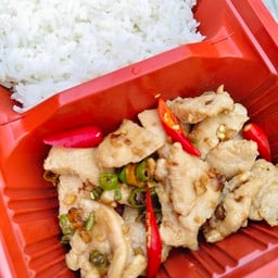 ข้าวหมูตุ๋นซีอิ้ว  หมี่ไก่ฉีก อาหารสุขภาพ ร้านบ้านหวาน ตลาดเสรี2