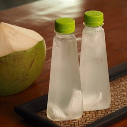 น้ำมะพร้าวแท้ 100% ไม่ใส่น้ำตาล (1ขวด)