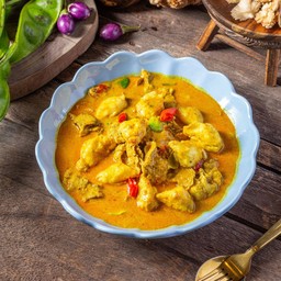 แกงคั่วเห็ดแครงเนื้อปู