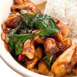 กะเพราเนื้อน่องไก่ ( เป็นกับข้าว )