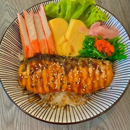 ข้าวหน้าปลาแซลมอนย่าง