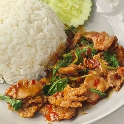 ข้าวกะเพราเนื้อ