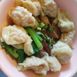 บะหมี่เกี๊ยวหมูแดง พิเศษ