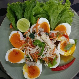 ยำไข่ต้มหมูสับเห็ดเข็มทอง