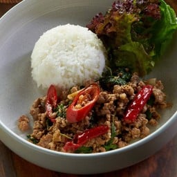 ข้าวกับกะเพราไก่ หรือ หมู หรือ เนื้อออสเตรเลีย