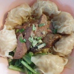 บะหมี่เกี๊ยวหมูแดง