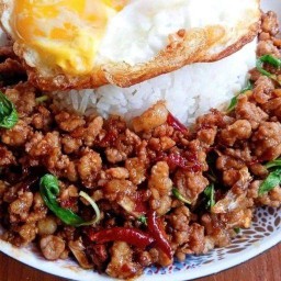ร้านกระเพรานังเหน่อพริกแห้ง By กลมกล่อม Coffee สาขาประจวบ1