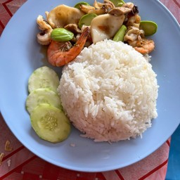 ผัดพริกทะเลราดข้าว