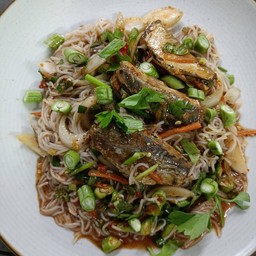 ยำขนมจีนปลากระป๋อง