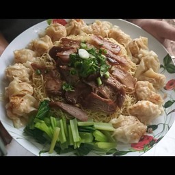 โคตรบะหมี่เกี๊ยวหมูแดง