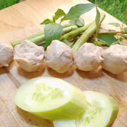 ข้าวหอมมะลิลูกชิ้นทอด