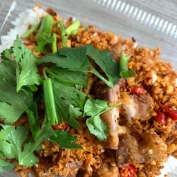 ข้าวหมูกรอบคั่วพริกเกลือ