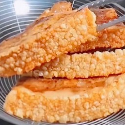 ข้าวกะเพราหมูกรอบ