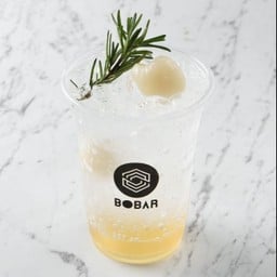 ไซรัปลิ้นจี่เข้มข้น และเนื้อลิ้นจี่100% ชงคู่กับโซดาซ่าสดชื่น หอมเย็นชื่นใจ