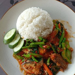 ข้าวผัดคะน้าปลากระป๋อง