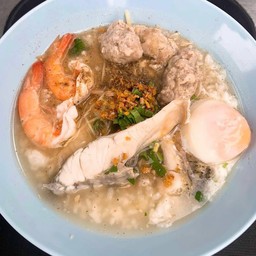 ข้าวต้มทะเลรวมหมูบะช่อ (ไม่รวมไข่)