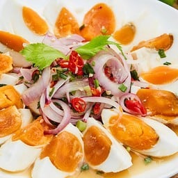 ยำไข่เค็ม