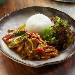 ข้าวหน้าไก่ผัดเผ็ดกะทิสด