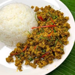 คั่วกลิ้งหมูสับ ราดข้าว