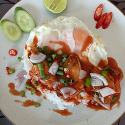 ข้าวไข่ดาวยำปลากระป๋อง