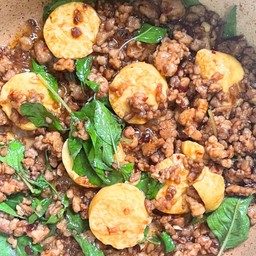 กะเพราเต้าหู้หมูสับ ( เป็นกับข้าว )