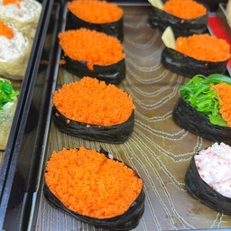 ซูชิไข่กุ้งส้ม