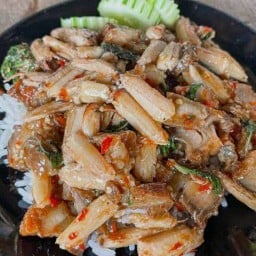 เฮียเปากะเพราปู
