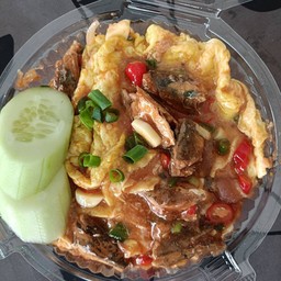 ข้าวไข่ข้นหน้ายำปลากระป๋อง