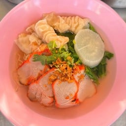 ชายสี่บะหมี่เกี๊ยวสาขาปตท.ไร่ส้ม