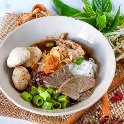 เส้นเล็กสามแซ่บ