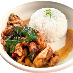 กะเพราเนื้อน่องไก่ ( ราดข้าว )