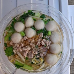 ก๋วยเตี๋ยวลูกชิ้นปลากลมล้วน