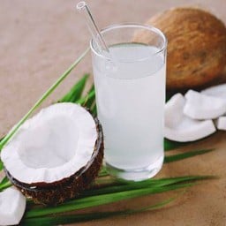 น้ำมะพร้าว พร้อมเนื้อมะพร้าว