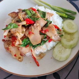 ข้าวกะเพราคอหมูย่าง